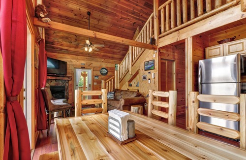 Caton Cabin | Mountainside cabin with private hot tub, game room + Free Attraction Tickets