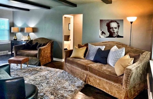 Cleveland UCD House | Mr Big! Luxurious, 2 Story long term stays welcome