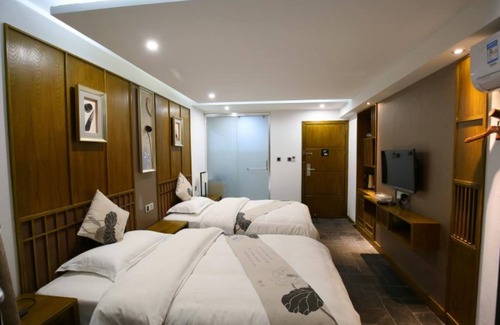 Fenghuang House | Ms.Yang's Guest House