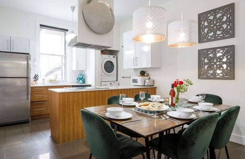 Mile End Apartment | MTLVR #05 | 10min to downtown, terrace, A/C