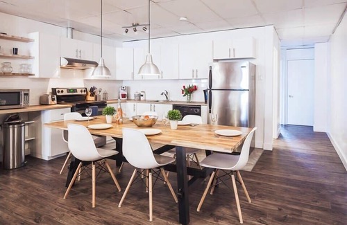 Plateau Mont Royal Apartment | MTLVR #09 | Play pool, video arcade, ping-pong