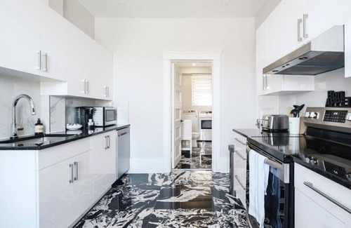 Plateau Mont Royal Apartment | MTLVR #17 | 7 beds, Stay-Dream-Explore, A/C