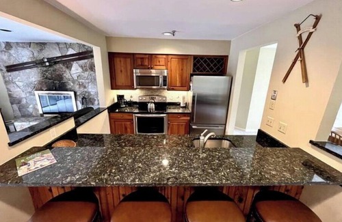 Stratton Mountain Condo | Mtn. view, easy access to village