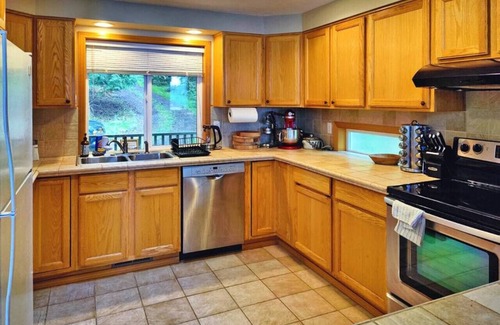 Lopez Island House | Mud Bay Waterfront - Wi-Fi - Tons of Privacy