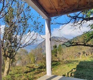 Banjar Cabin | Mudhouse Cottage in Apple Orchard - Sainj Valley