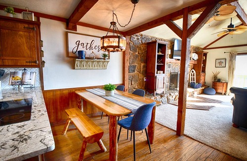 Park Hill Cabin | Multi-Level Cabin With Beautiful Views of Tenkiller Lake