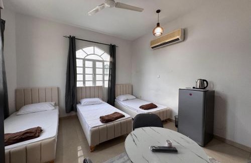 Al Ghubrah Ash Shamaliyyah House | Muscat Guesthouse 3 All Private Ensuite Rooms