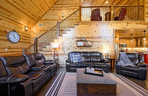 Hochatown Cabin | My Best Friend's Cabin: 2 BR + Loft Game Room, 2 Bath, Sleeps 8