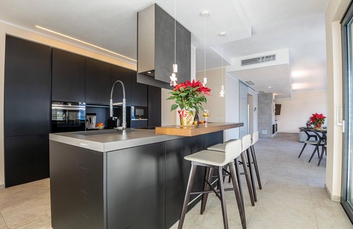 Vignola Villa | My Rental Homes - Villa Perla with pool, jacuzzi, and spectacular view of the Lake