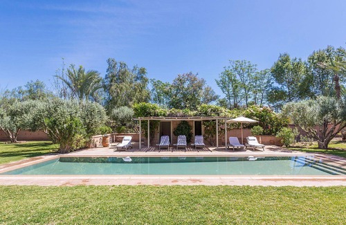 Annakhil Villa | My Rental Homes - Villa Hasna with private heted pool, tennis court air conditioning