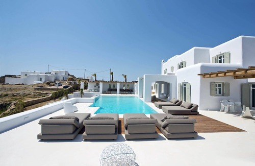 Tourlos Villa | My Rental Homes - Villa Zinovia with private pool and sea view