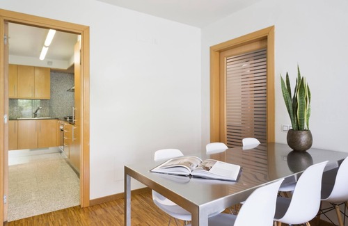 Sant Gervasi Apartment | My Space Barcelona 9 Apart. up to 54 people near Sant Joan de Déu Hospital
