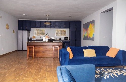 Freetown Apartment | Myneya Views - 3 bed 2 bathroom serviced apartment