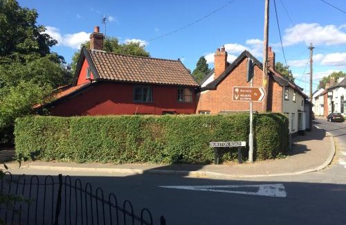 Dickleburgh House | Myrtle cottage