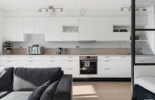 Gribbylund Apartment | Mysig lägenhet - Gym, solig terrass, BBQ Grill