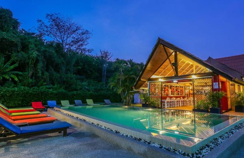 Nai Harn Hotel | Naiharn Beach Resort - SHA Plus Extra