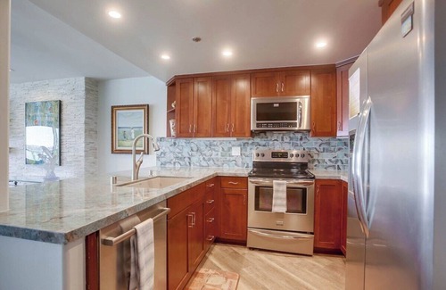 Crown Point Condo | Nancy's Riviera Villa: Bayfront+beach+parking