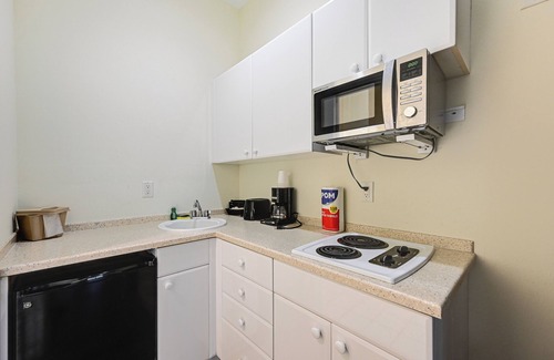 Naples Apartment | Naples Studio with Canal Access!