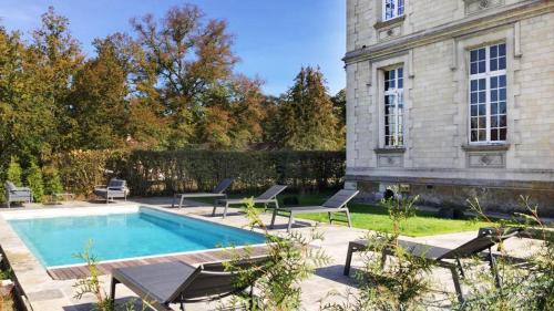 Saint-Jean-aux-Bois Apartment | Napoleon Chateau Luxuryapartment for 18 guests with Pool near Paris!