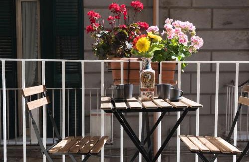 Rione Sanita Apartment | Napoli centro apartment A balcony in the heart of naples