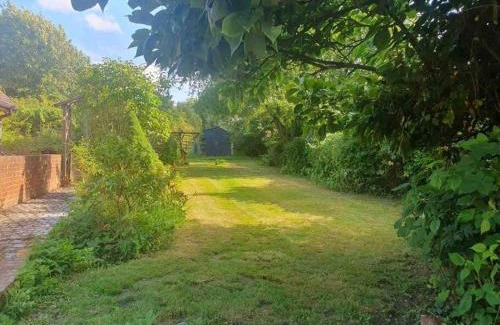 Etchinghill House | Nature Charm & Fruit Delights, multi-generation celebratory home -Try, Relax, Repeat - Sellindge