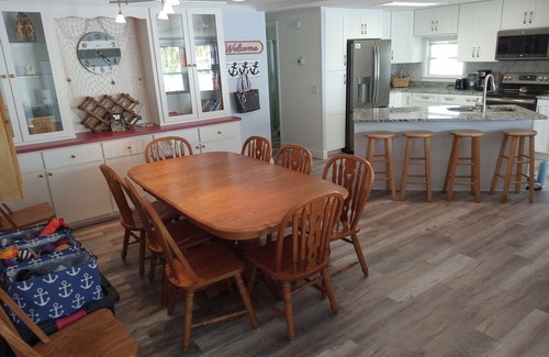 Signal Cove House | Nautical Haven 175 FT PRIVATE WATERFRONT/Dock/4 KAYAKS/5 MIN 4 GROCERIES