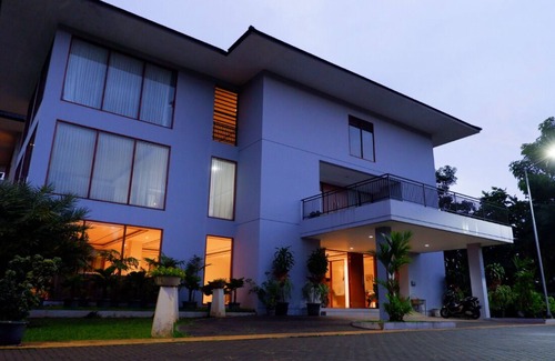 Setiabudi House | Nava Magnolia Hotel