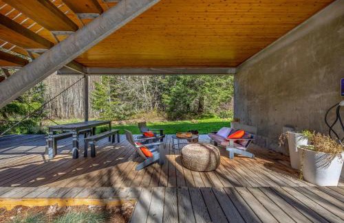 Hood River House | Neal Creek Retreat home