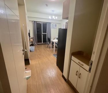 Kapitolyo Apartment | Near Bgc Makati Ortigas 1Br Wi-Fi Netflix balcony