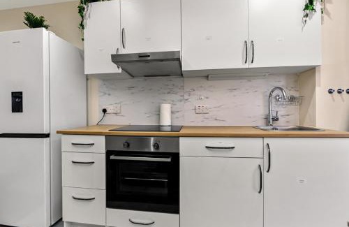 Surrey Docks Apartment | Near Canada Water, 2 Beds, Families, Overground