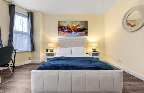 Surrey Docks Apartment | Near Canada Water, 2 Beds, Families, Overground