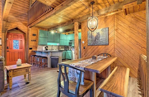 Helen Cabin | Near Downtown - HotTub, Sauna, Game Room, Fire Pit!