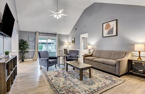 Savannah House | Near Hospital and Downtown- Lodging on Leghorn