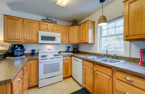 Buxton House | Near Ocean Buxton Townhome with Patio!