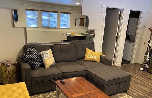 University Area Apartment | Near the hospital, and trails. Local Alaskan hosts!
