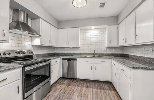 College Station Apartment | NEAR TX A&M, HWY 6 , NO CLEANING FEE ,ENTIRE Blace