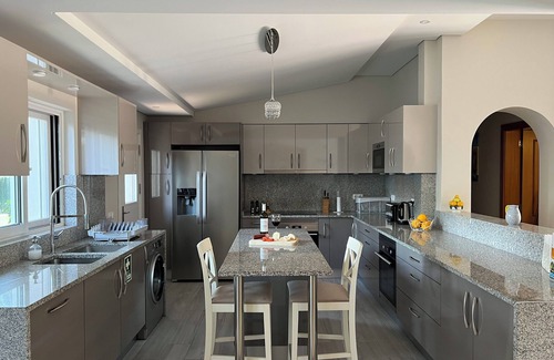 Vale do Garrao Villa | Need some Autumn sunshine? Enquire now! Perfect for multi-generation holidays