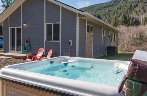 Nehalem House | Nehalem Coastal Oasis - Secluded Coastal Home with Hot Tub on 14 Acres