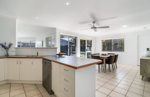 North Creek Apartment | Nestled in a quiet street, it is within a 5 min walk to the stunning Seven Mile.
