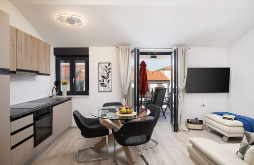 Medulin Apartment | Neues, Modernes Ferienhaus, Direkt am Meer, nur 30m vom Strand Entfernt