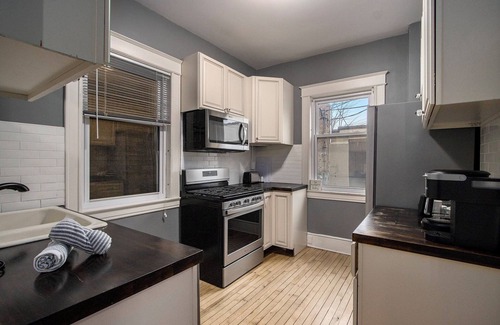 Stuart Apartment | NEW 1st Floor Victorian Flat in Downtown Kalamazoo