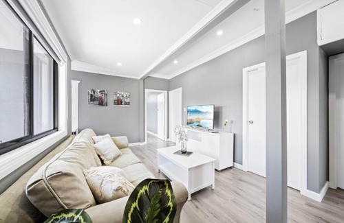 Bankstown House | New 2 Bedroom House 500m to Mall with Free Parking