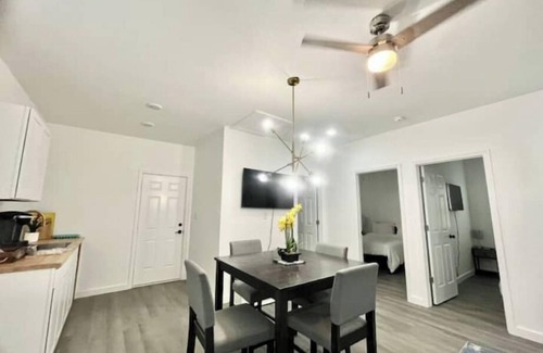 Highland Park House | New 2 bedrooms Casita downtown