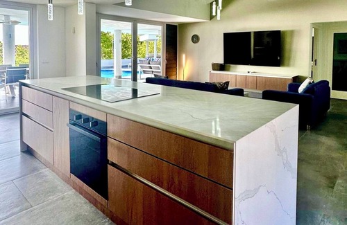 St. Marie Villa | NEW 270 Ocean View Villa-5 bedrooms,4 baths,Full AC-Pool-4 Min. Walk to Beach.