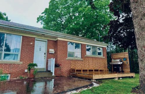 Richmond Hill Apartment | New 3 Bedroom Bungalow Ground Floor with BBQ Patio