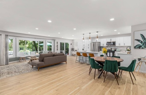 Lapeer House | NEW 4 Bedroom 4 Bath Waterfront Home Sleeps 14!