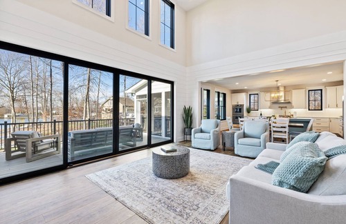 Bumpass House | NEW 6BR Luxury Lakefront Lake Anna Boathouse!