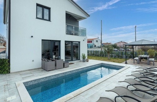 Zbandaj Cabin | New and modern villa with private pool for 8 people, near Porec