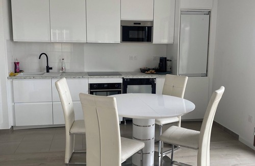 Parc-Nord Apartment | New apartment with parking. La Défense near RER and Paris. Rooftop