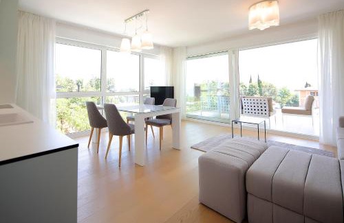 Icici Apartment | New apartment with swimming pool near the beach